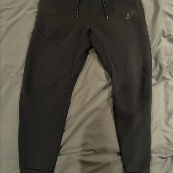 Nike Tech - black men’s sweatpants size small - Picture 5 of 6